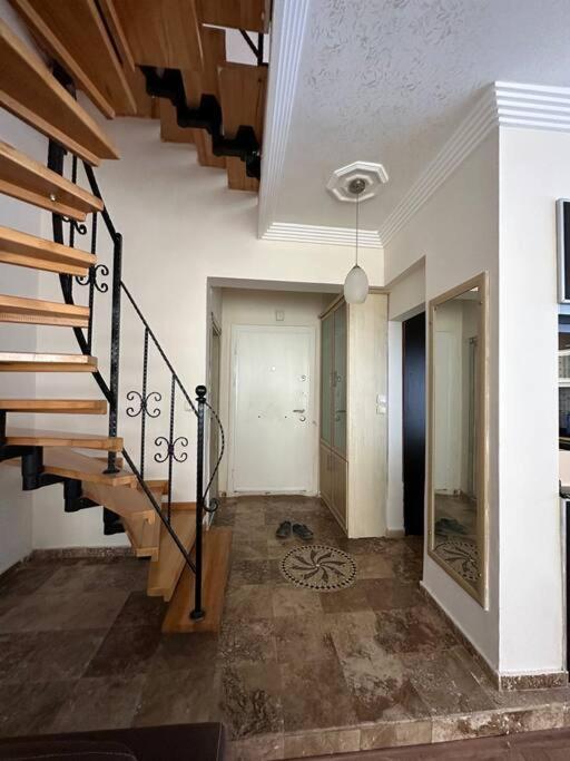 Villa Kundu'da Havuzlu Bahceli