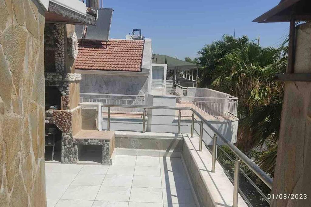 Villa Kundu'da Havuzlu Bahceli *