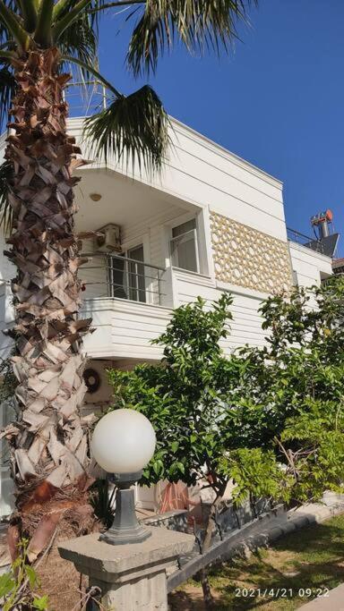 Villa Kundu'da Havuzlu Bahceli