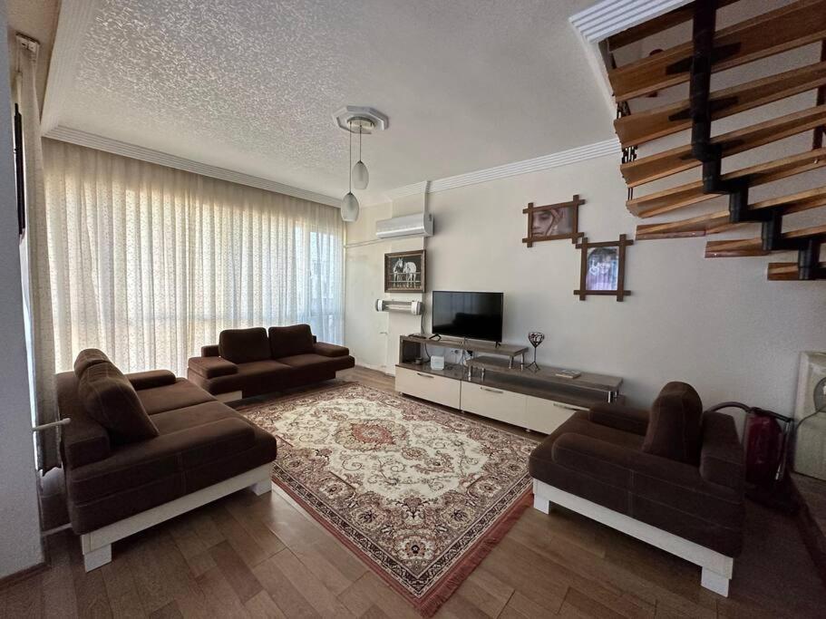 Kundu'da Havuzlu Bahceli Villa Antalya