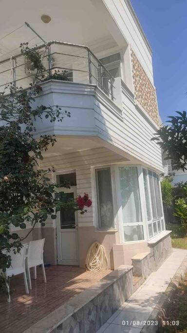 Kundu'da Havuzlu Bahceli Villa *
