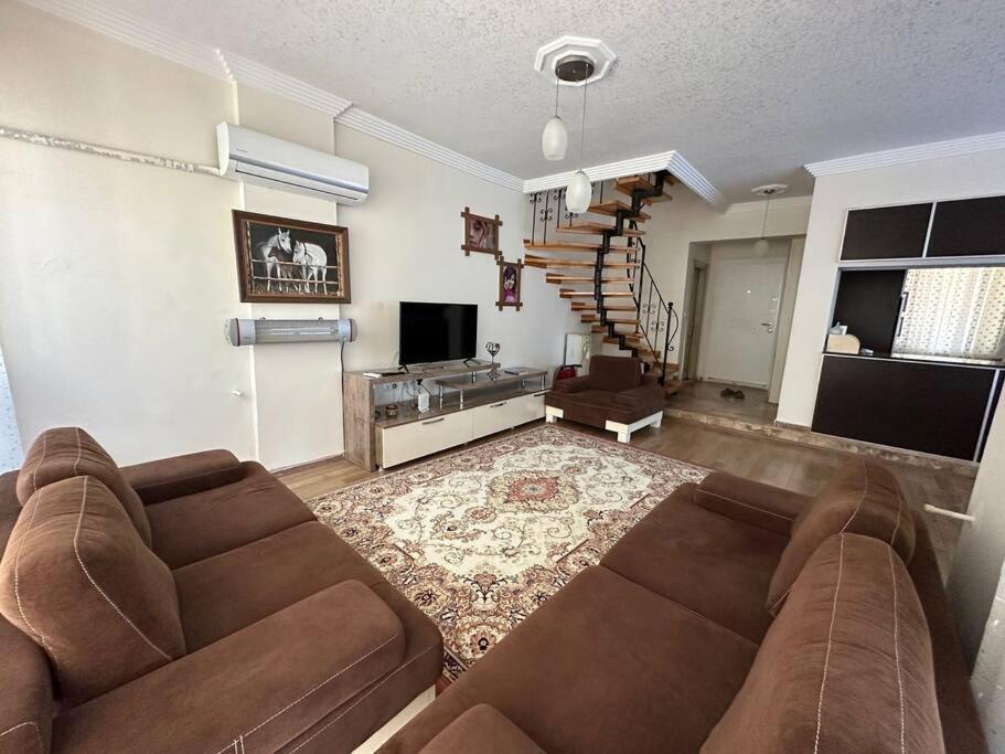 Villa Kundu'da Havuzlu Bahceli *